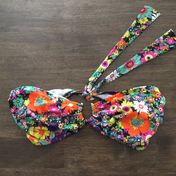 Gianni Bini Bikini Top!