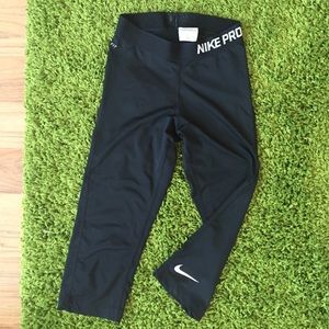 Nike pro dri-fit capri leggings black size XS
