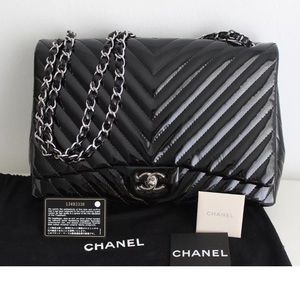 ❌SOLD❌ CHANEL MAXI BLACK LEATHER CHEVRON FLAP BAG