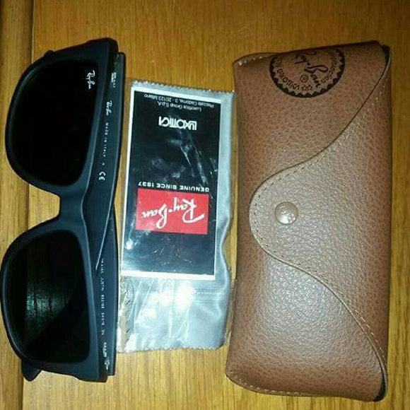 MAKE AN OFFER!!! Ray Ban sunglasses 622/6G 54-16