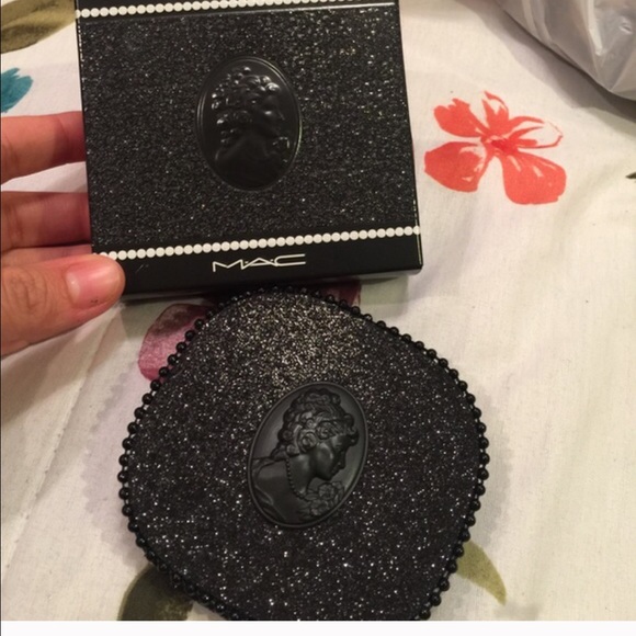 No offers!🎉Mac eyeshadow!Limited E - Picture 2 of 4