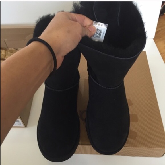 UGG authentic Bailey bow black boots Sz 8 new - Picture 2 of 4