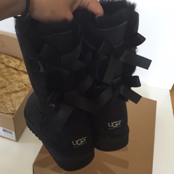UGG authentic Bailey bow black boots Sz 8 new - Picture 3 of 4