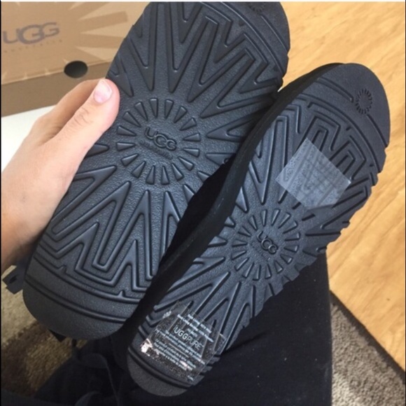 UGG authentic Bailey bow black boots Sz 8 new - Picture 4 of 4