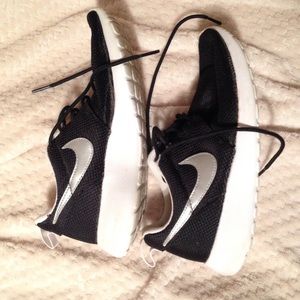 Nike Roshe size 3.5Y
