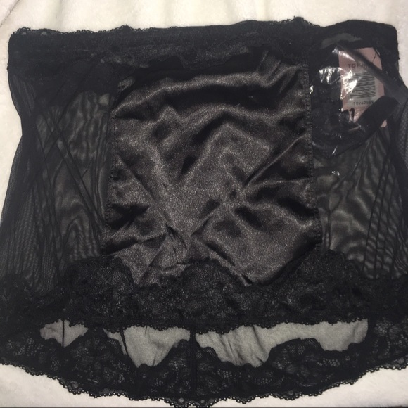 ♡ BRAND NEW BLACK HALF SLIP ♡
