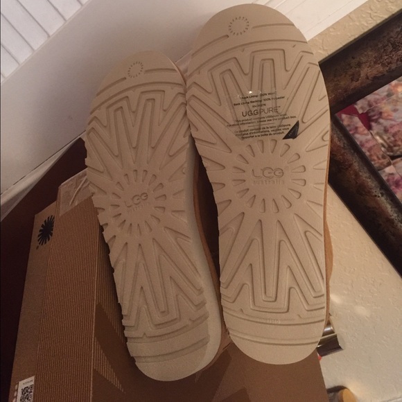 🆕UGG Classic Short "Honeycomb" Leather boots. NWT - Picture 4 of 4