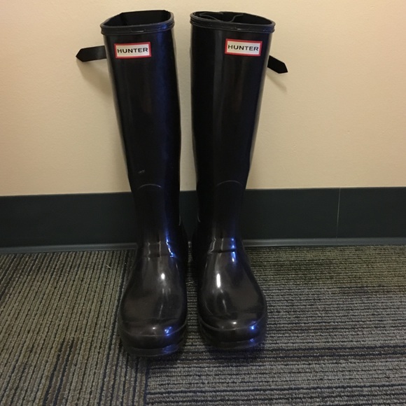 Size 7 (female) tall  Hunter rain boots