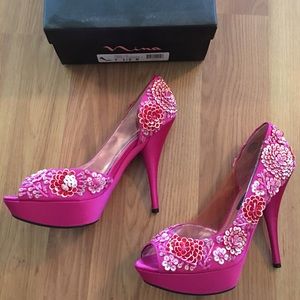 Nina Sadi peep toe pumps