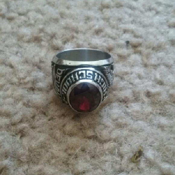 Garnet class ring - Picture 2 of 3