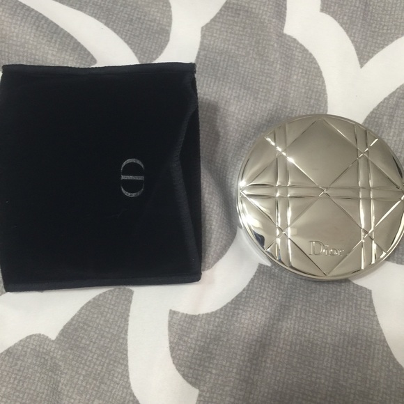 Dior glowing garden -02 highlighter :1 day only
