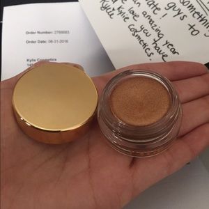 Copper crème shadow Kylie birthday edition