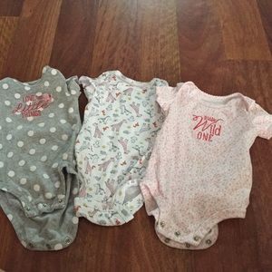 🔥SALE🔥 3 bundle of carter's onesies💞