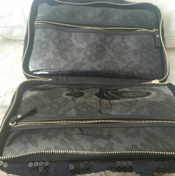 โSOLDโVictoria Secret Bag ๐๐ - Picture 2 of 3