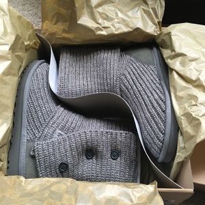UGG Australia grey w/ classic cardy