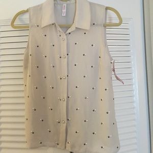 Sleeveless blouse, NEVER WORN!