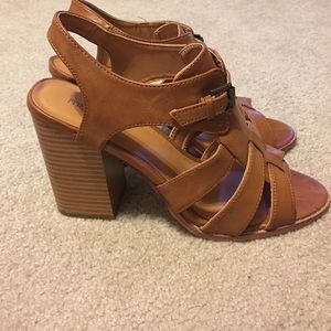 Maurices sandals with a heel, size 9