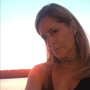 Meet your Posher, Debbie