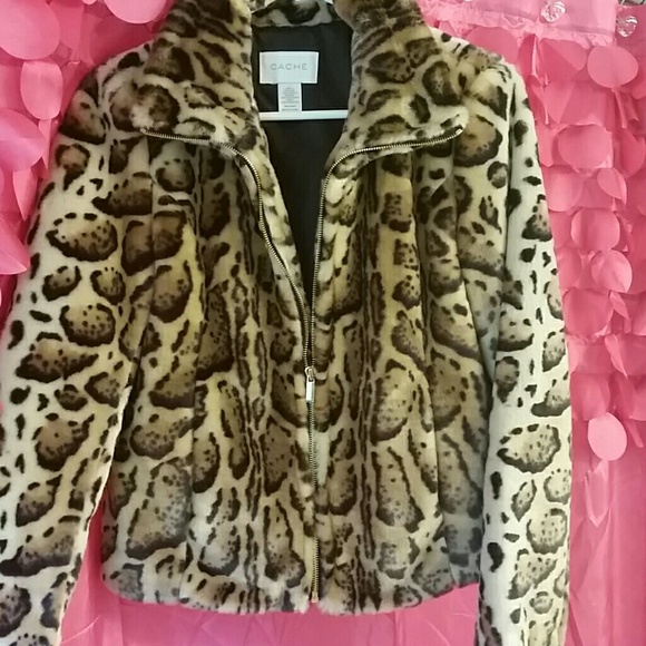 Cache faux fur jacket