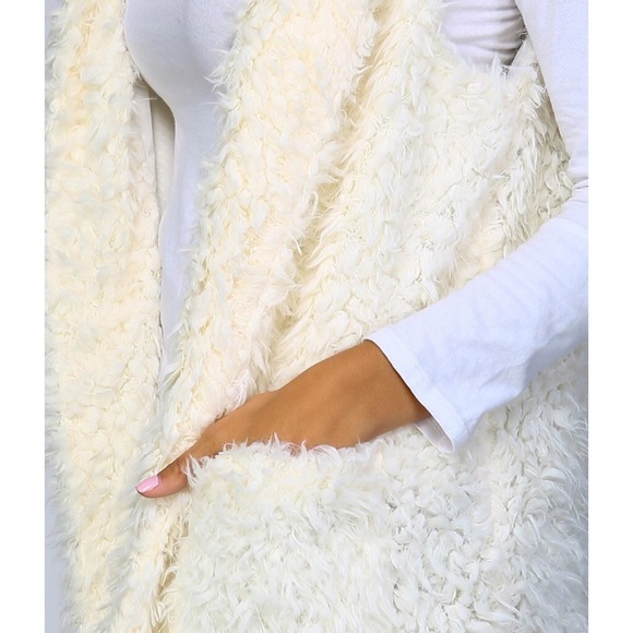 Igloo Mansion Shaggy Fur Hoodie Vest - Picture 3 of 4
