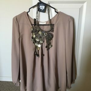 Windsor Boutique blouse w/necklace
