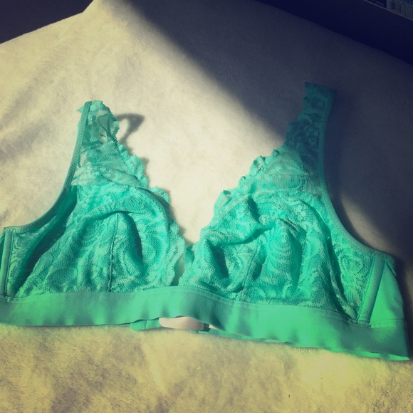 🍁1 HR SALE🍁VS PINK Lace Plunge Bralette