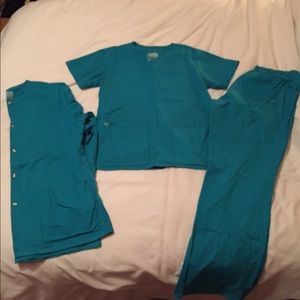 Price Firm - Wonder WORK - Teal - Size S Scrub Set