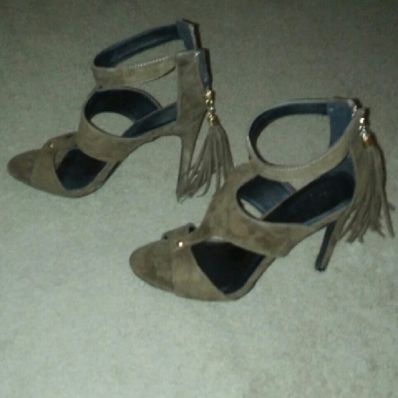 Heels - Picture 2 of 2