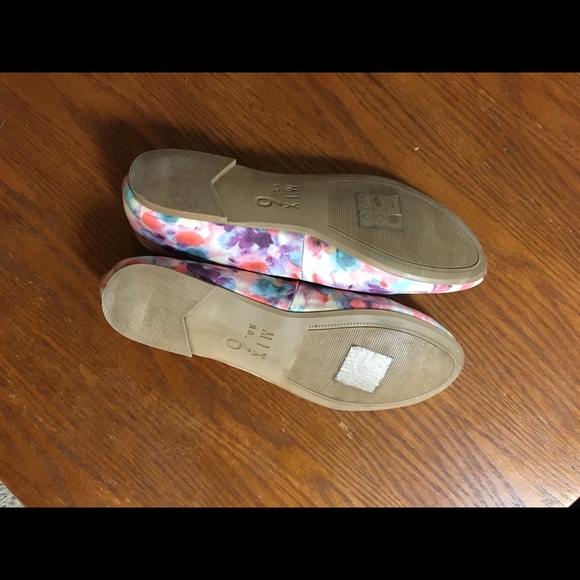 **SOLD** Ballet Flats - Picture 2 of 3