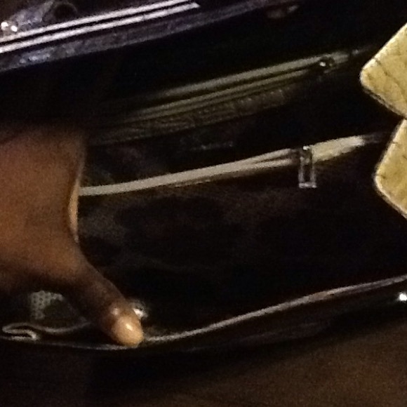 Guess - Picture 2 of 3