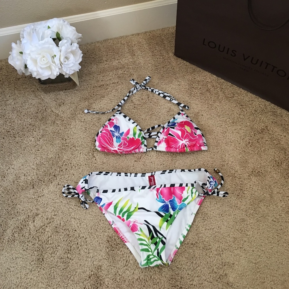 NWOT Guess Swimsuit - Picture 5 of 6