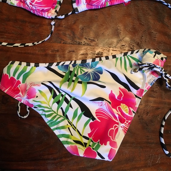 NWOT Guess Swimsuit - Picture 4 of 6