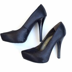 New! Carlos by Carlos Santana Black Pumps