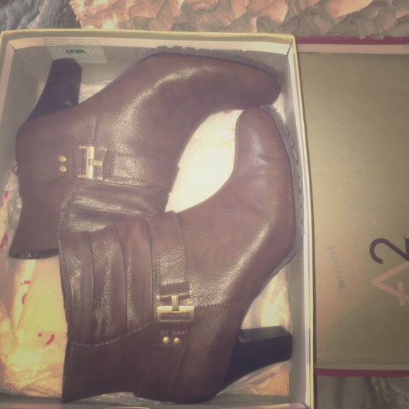 Booties! A2 AEROSOLES