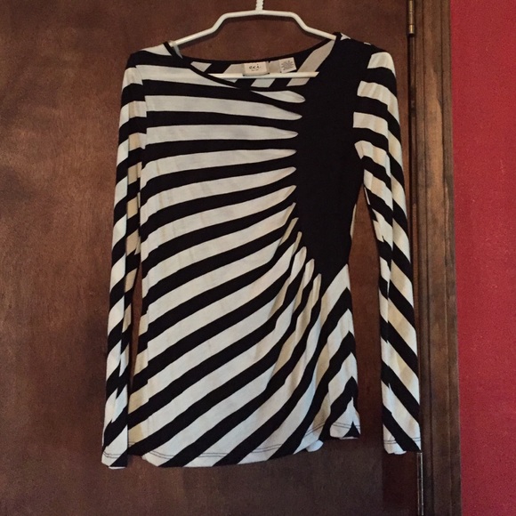 Super cute Black & White stripe Shirt Sz Small