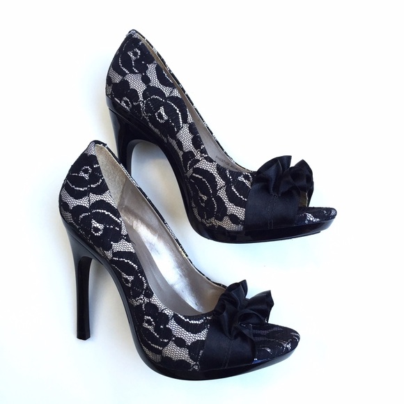 Carlos by Carlos Santana Black Fabric Lace Heels