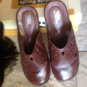 Reduced Spring Step brown leather clogs.