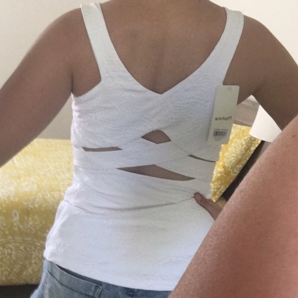 White top - Picture 3 of 4
