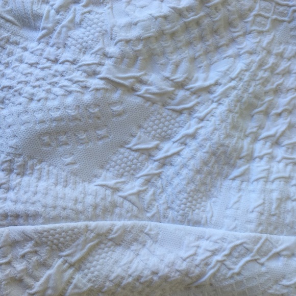 White top - Picture 4 of 4