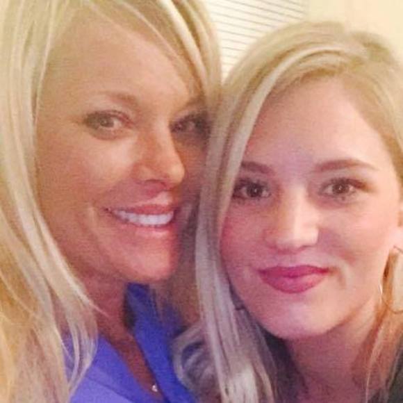 Meet your Posher, Brittney - Picture 2 of 3