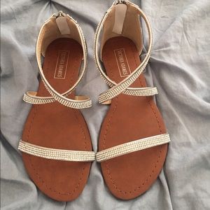 NIB Silver rhinestone strapping sandals