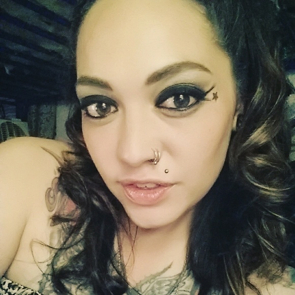 Meet your Posher, Melissa - Picture 3 of 5