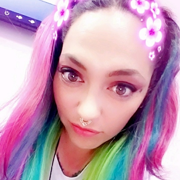 Meet your Posher, Melissa - Picture 5 of 5