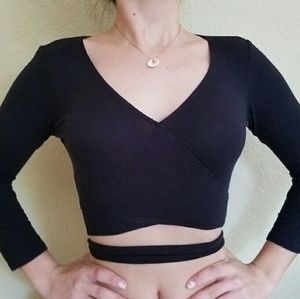 Black long sleeve crop top w/waist tie