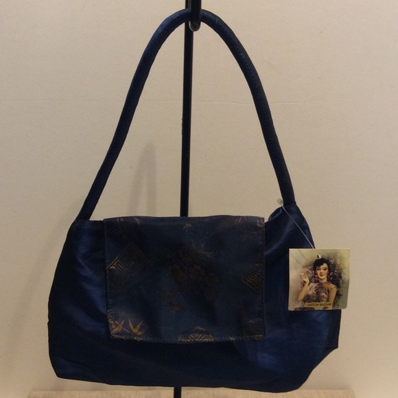 Red Blossom Purse 🆕 - Picture 3 of 5