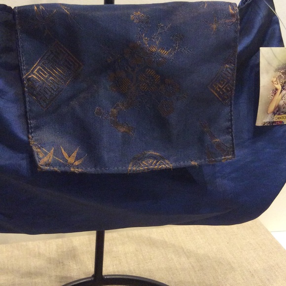 Red Blossom Purse 🆕 - Picture 4 of 5