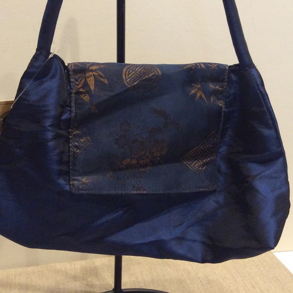 Red Blossom Purse 🆕 - Picture 2 of 5