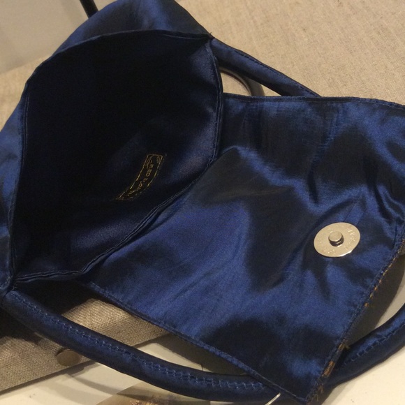 Red Blossom Purse 🆕 - Picture 5 of 5