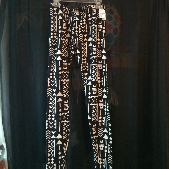 Tillys Size M Aztec Legging