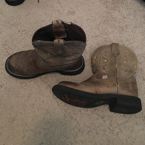 SOLD Justin Gypsy size 7 1/2